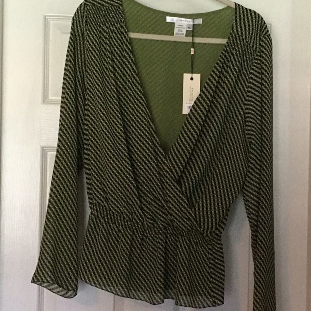 NWT Green wrap style blouse elastic peplum waist